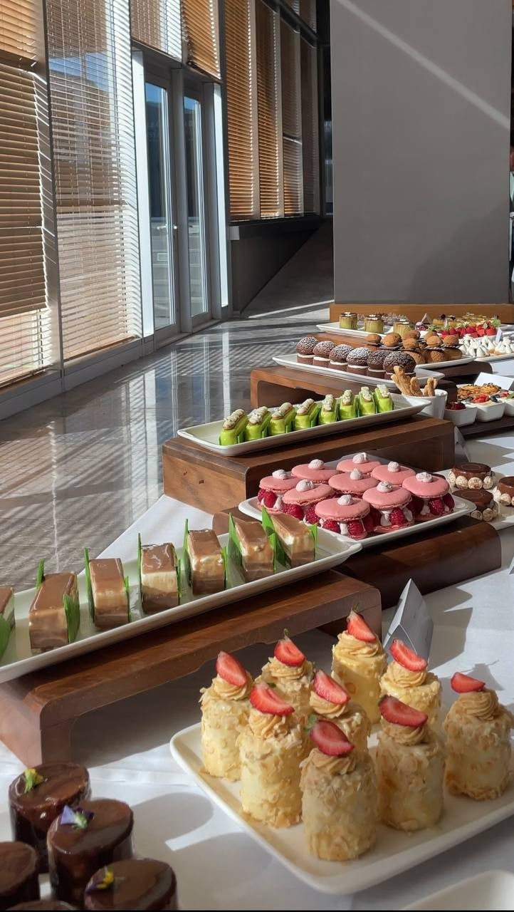 Pâtisserie buffet display
